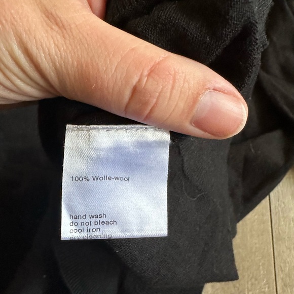 Akris Punto Wool Crewneck Sweater Black Pink Trim XS NWOT - Picture 3 of 3